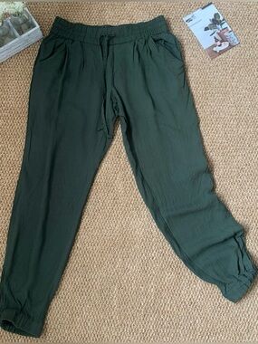 Talula Olive Green Jogger Pants Lightweight Elastic Waist XS